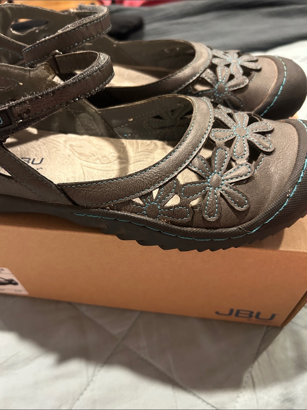 JBU Gray Floral Cutout Mary Jane Mules with Teal Accents 8.5 - Picture 5 of 6